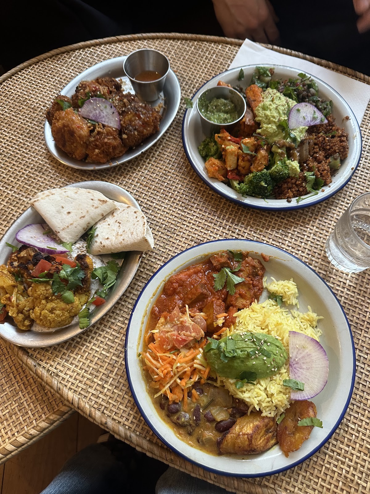 Jah Jah: food & drinks