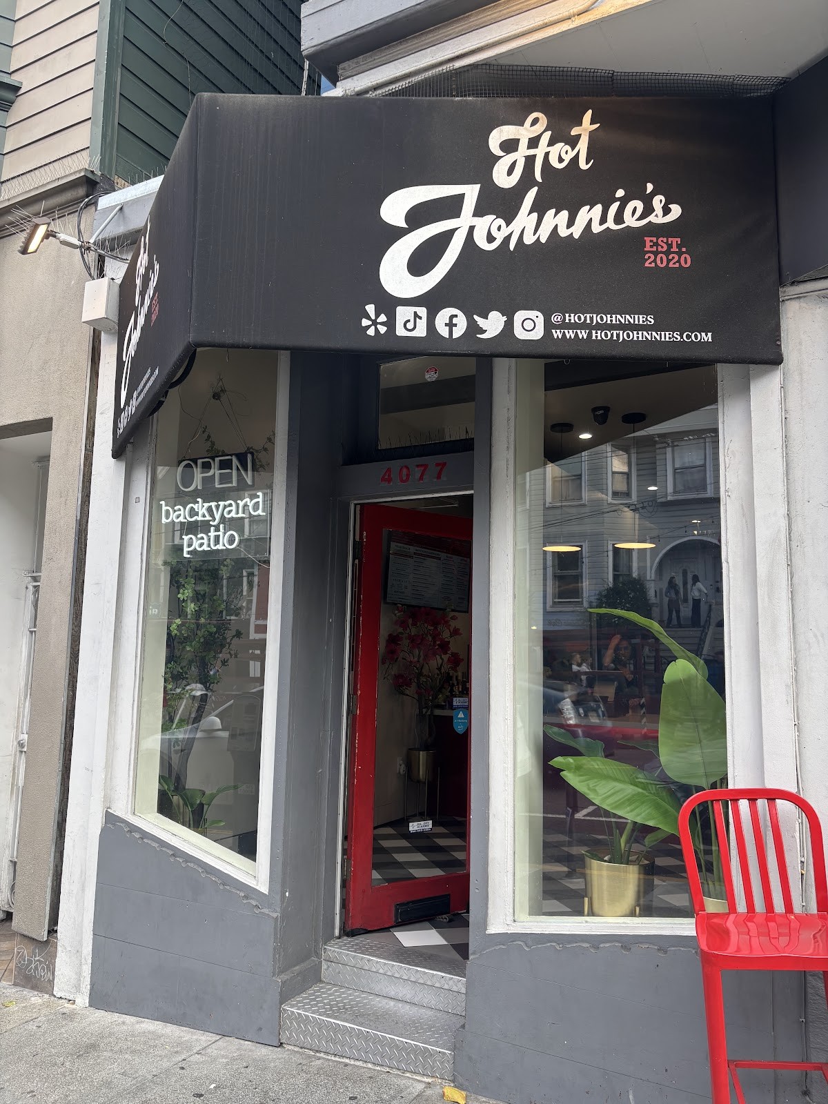 Hot Johnnie's Smokehouse: the place