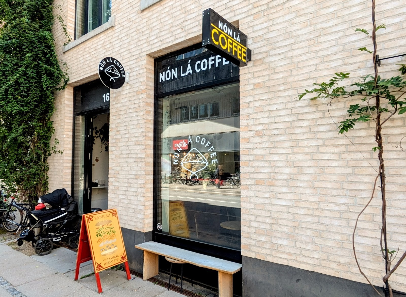 Nón Lá Coffee: the place
