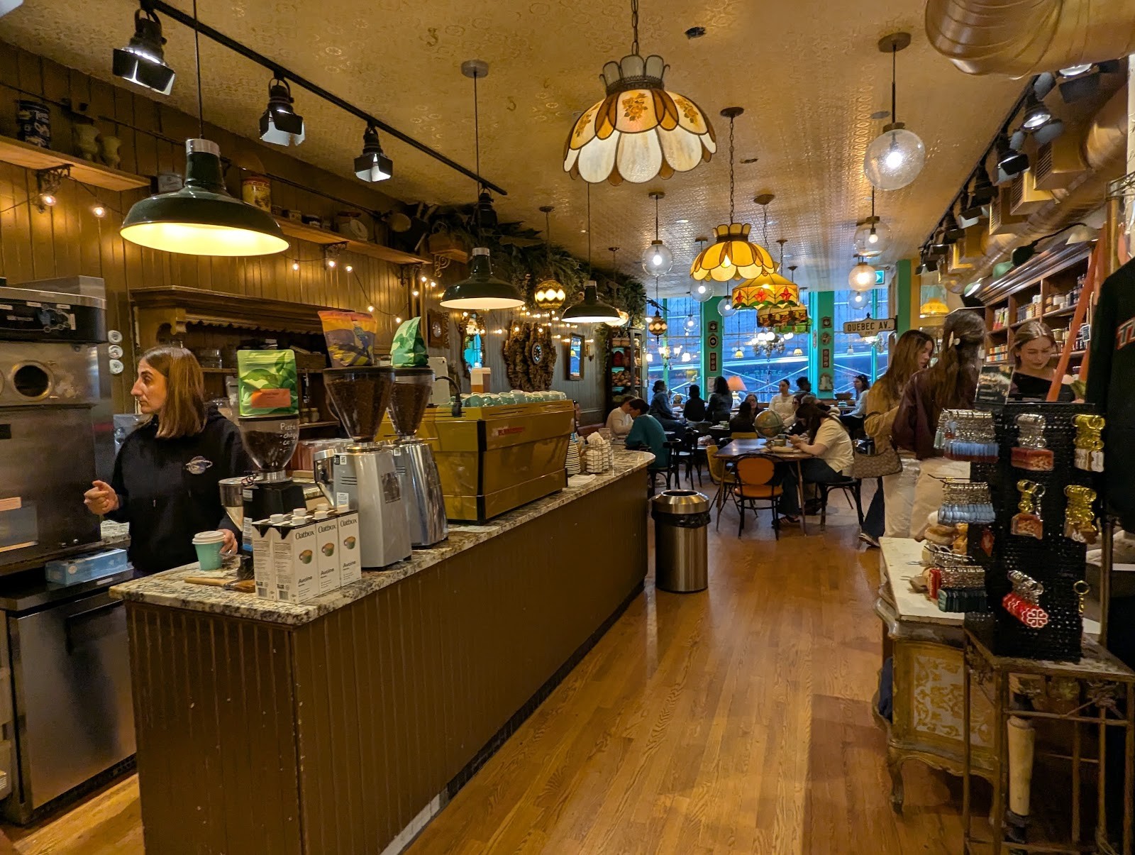Le Petit Dep｜Café-Épicerie Fine｜St-Sulpice: the place