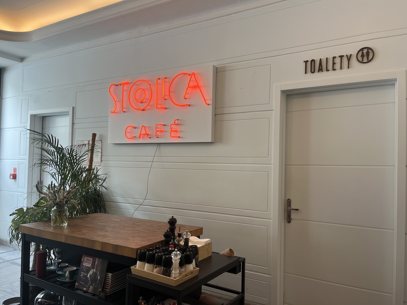 Stolica Café: the place