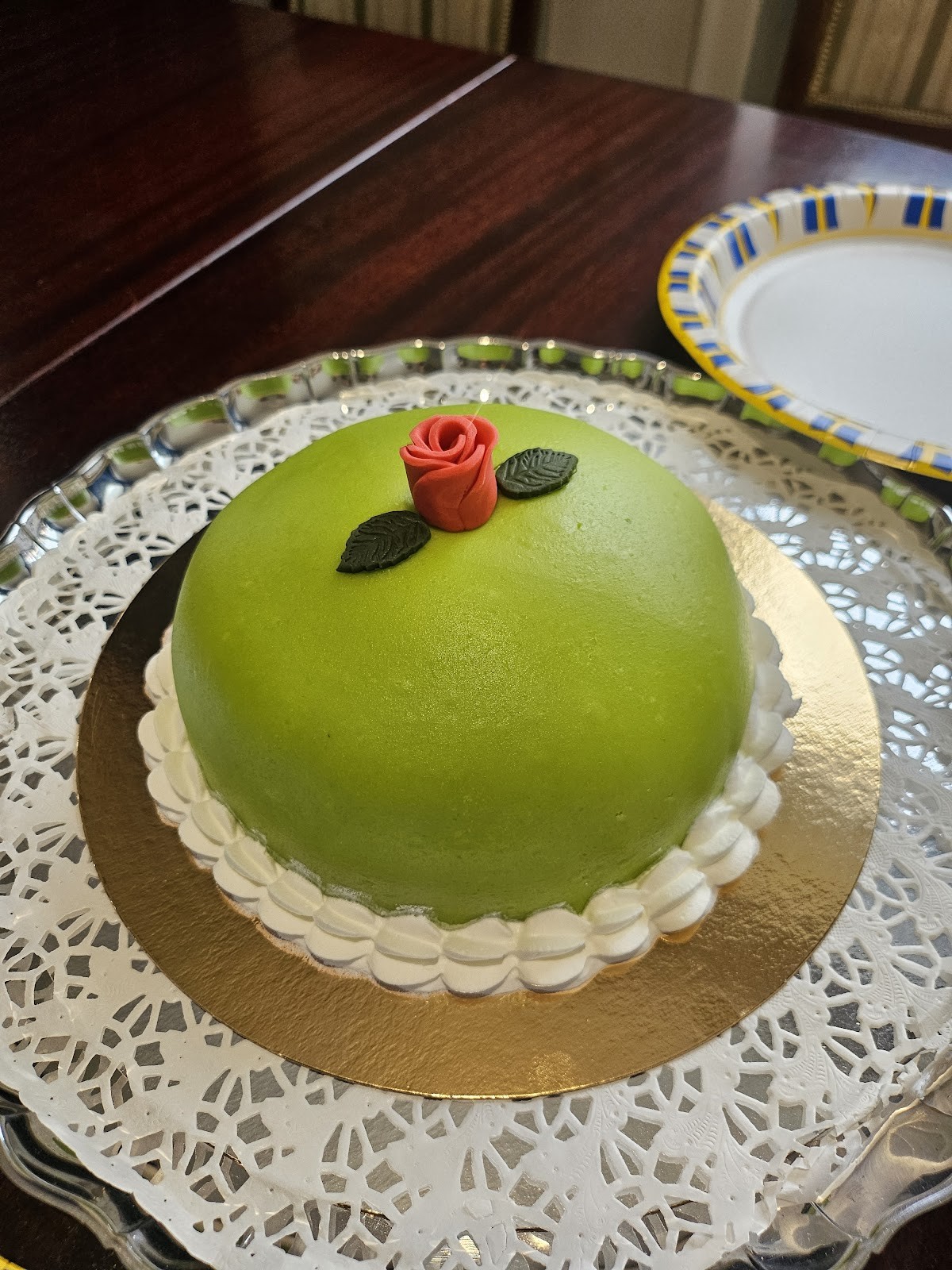 Glossy cakes: food & drinks