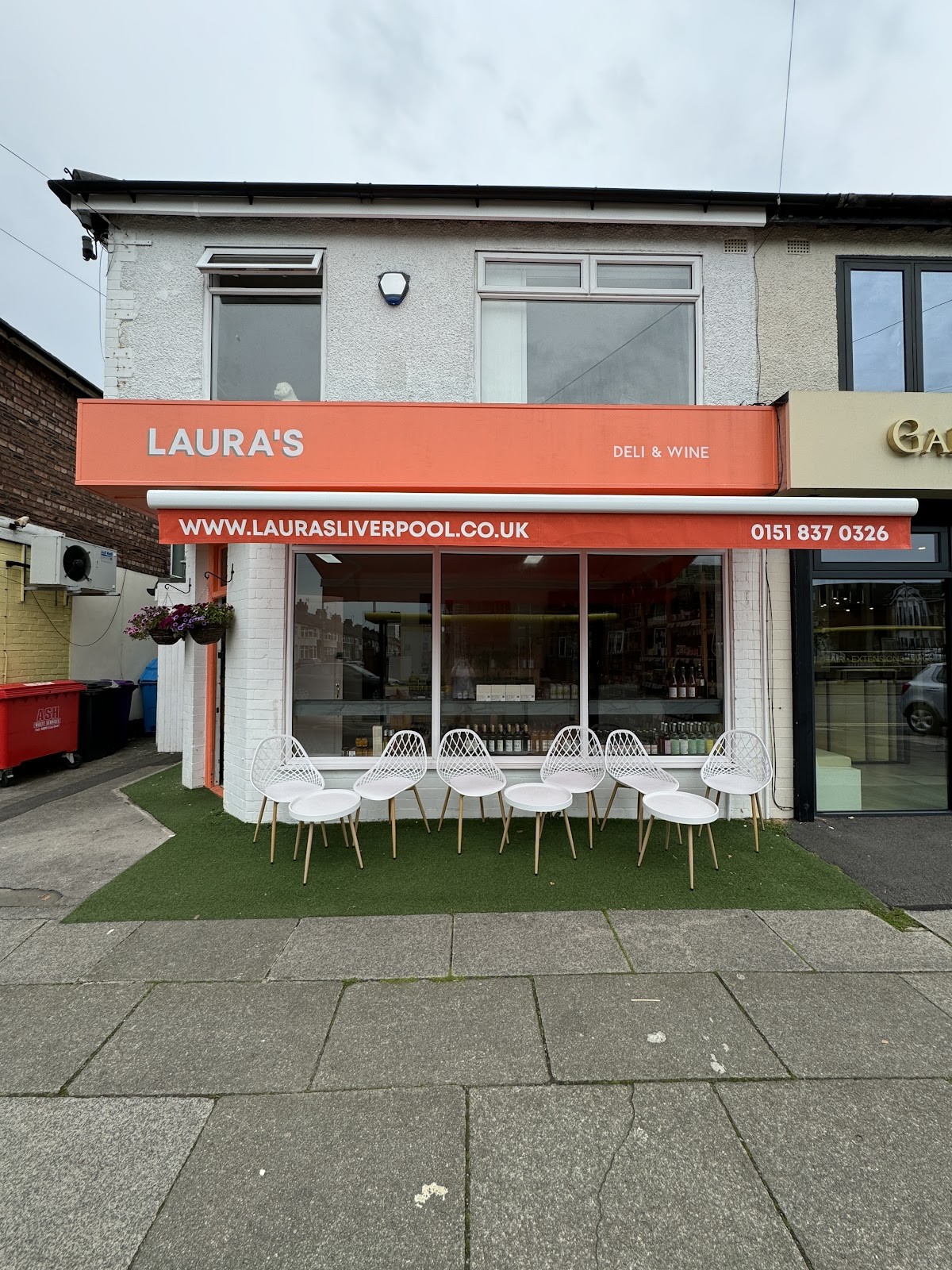 Laura's Deli & Wine: the place
