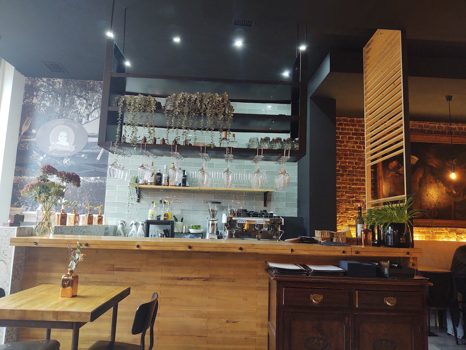 Bistro Illyrian: the place