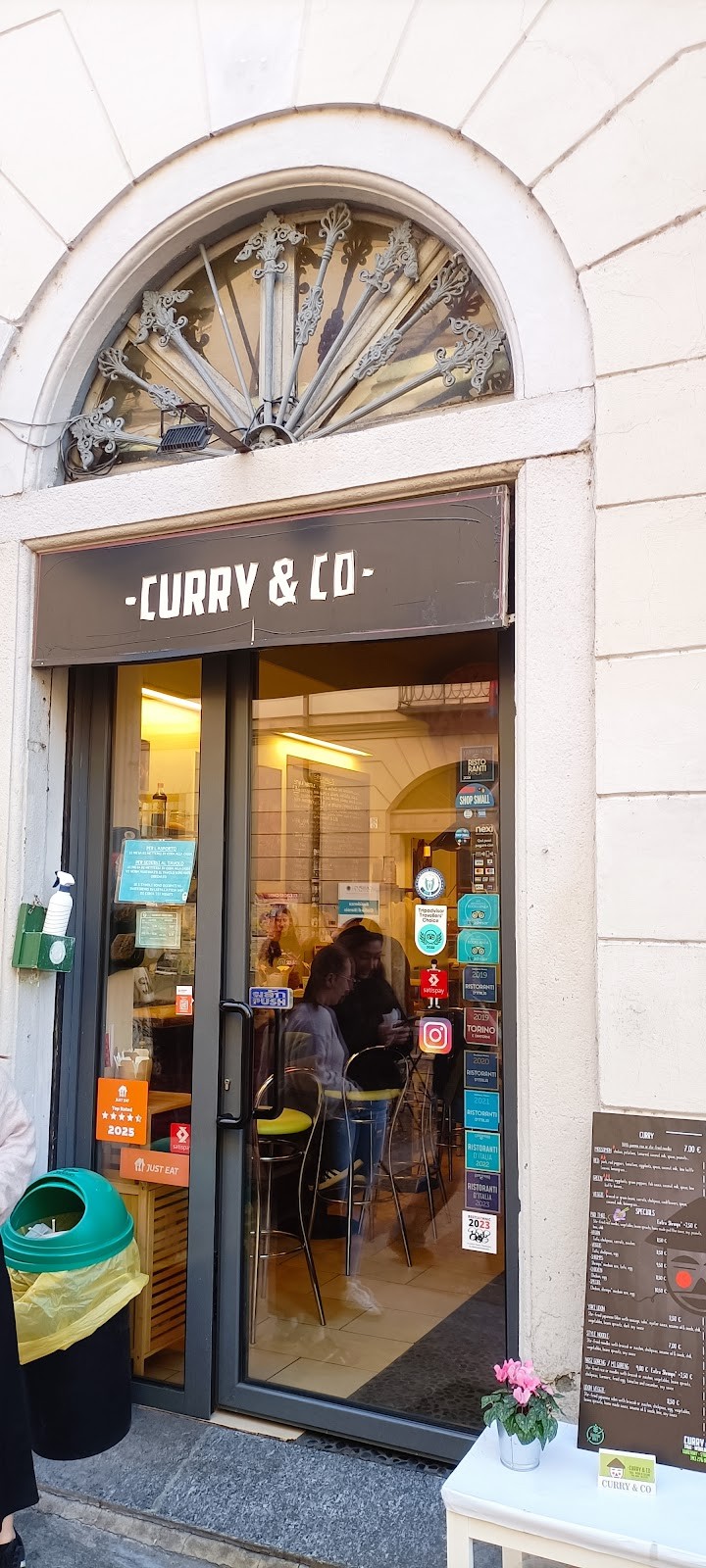 Curry & Co: the place