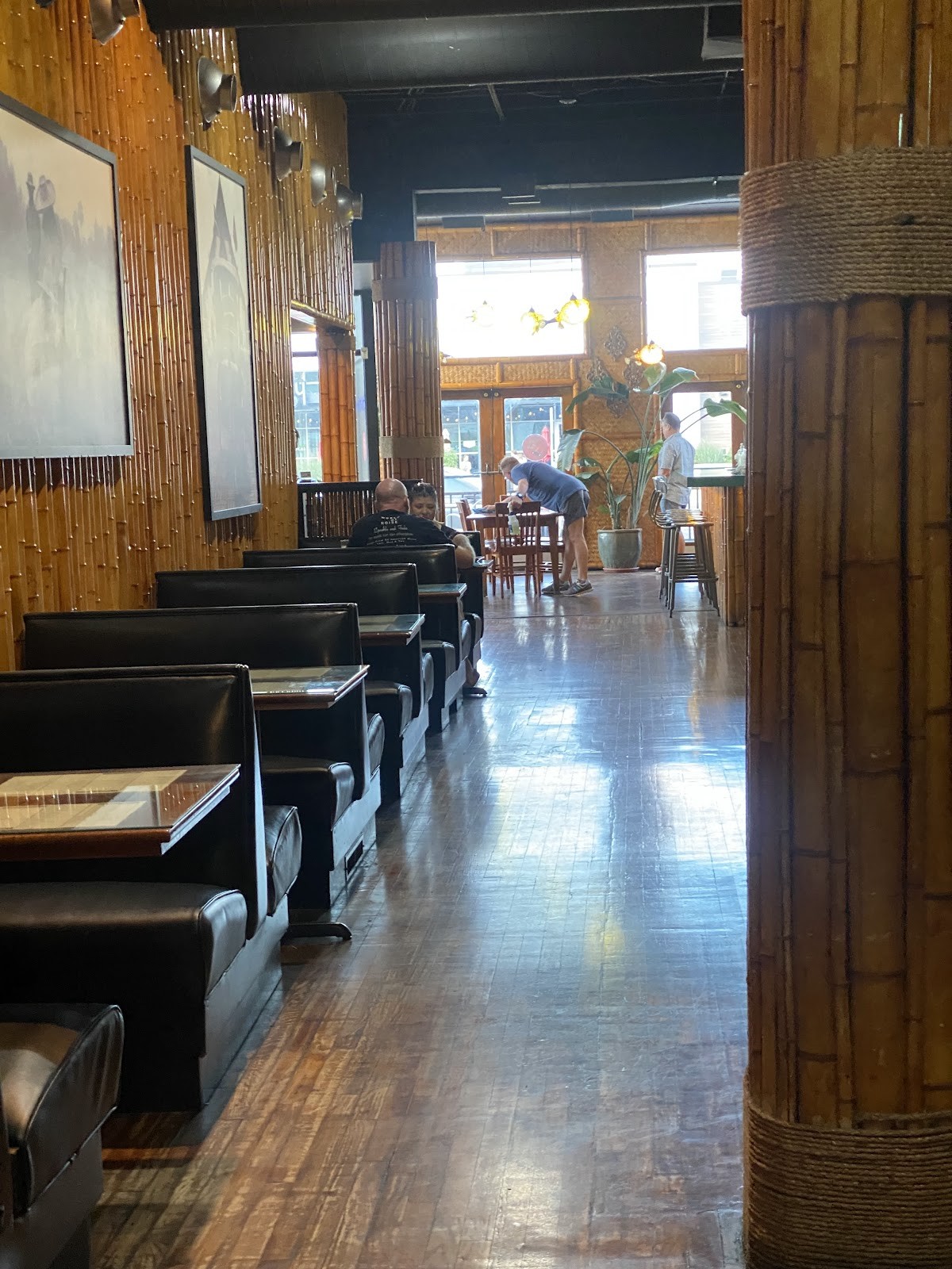 Swing Thai: the place