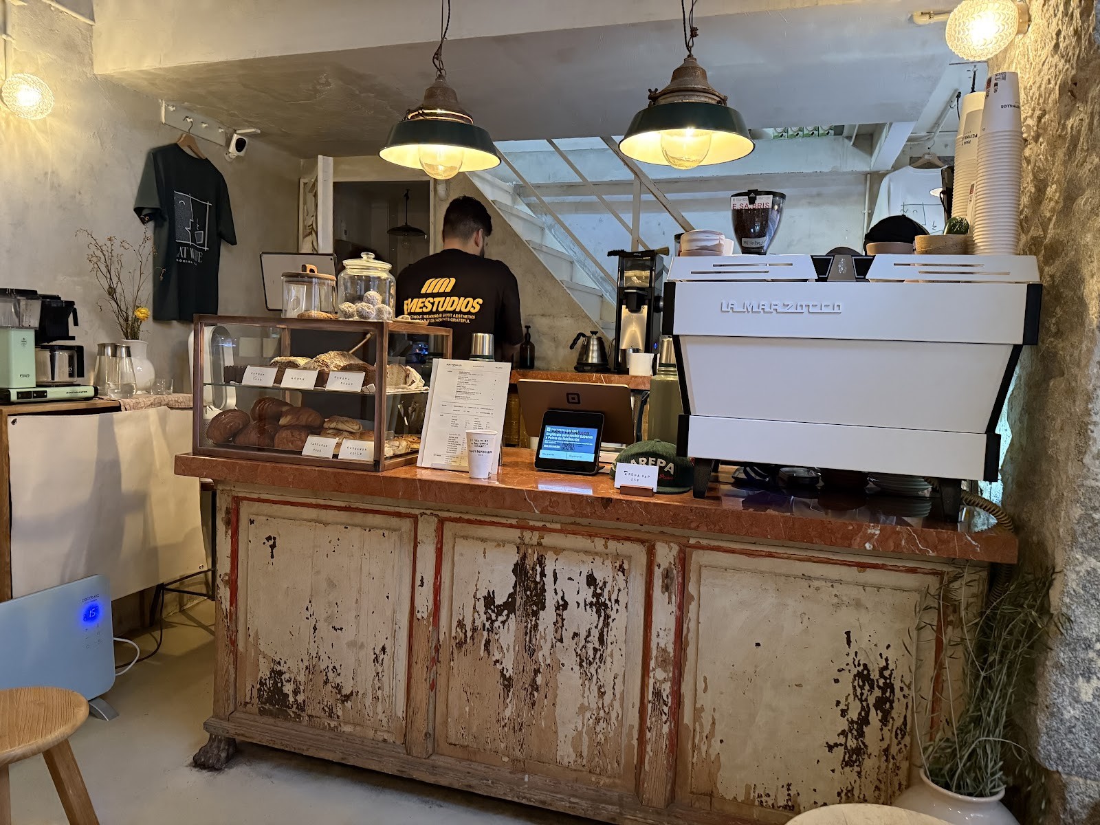Pan y Pepinillos Café: the place
