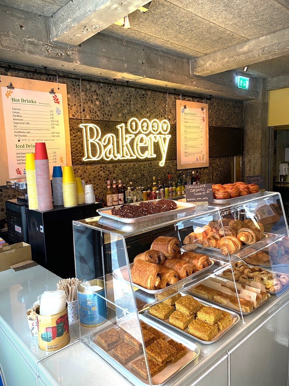 123V Bakery & Cafeteria: the place