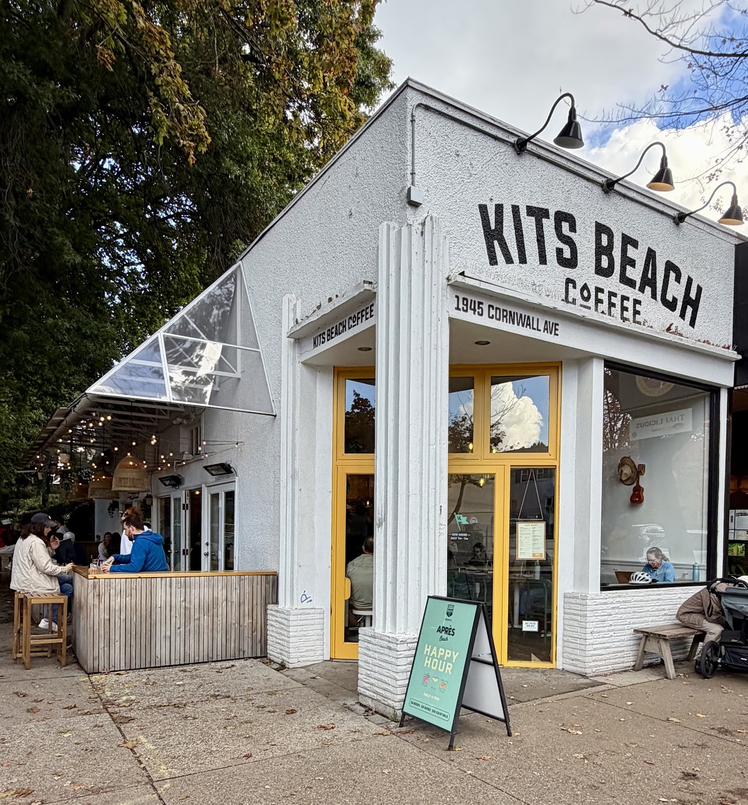 Kits Beach Coffee: the place