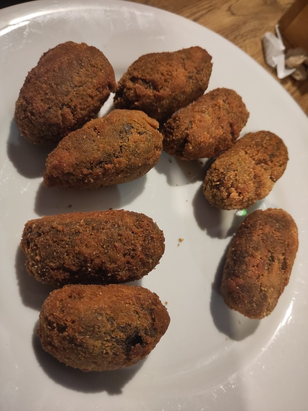 Loukanikos: food & drinks