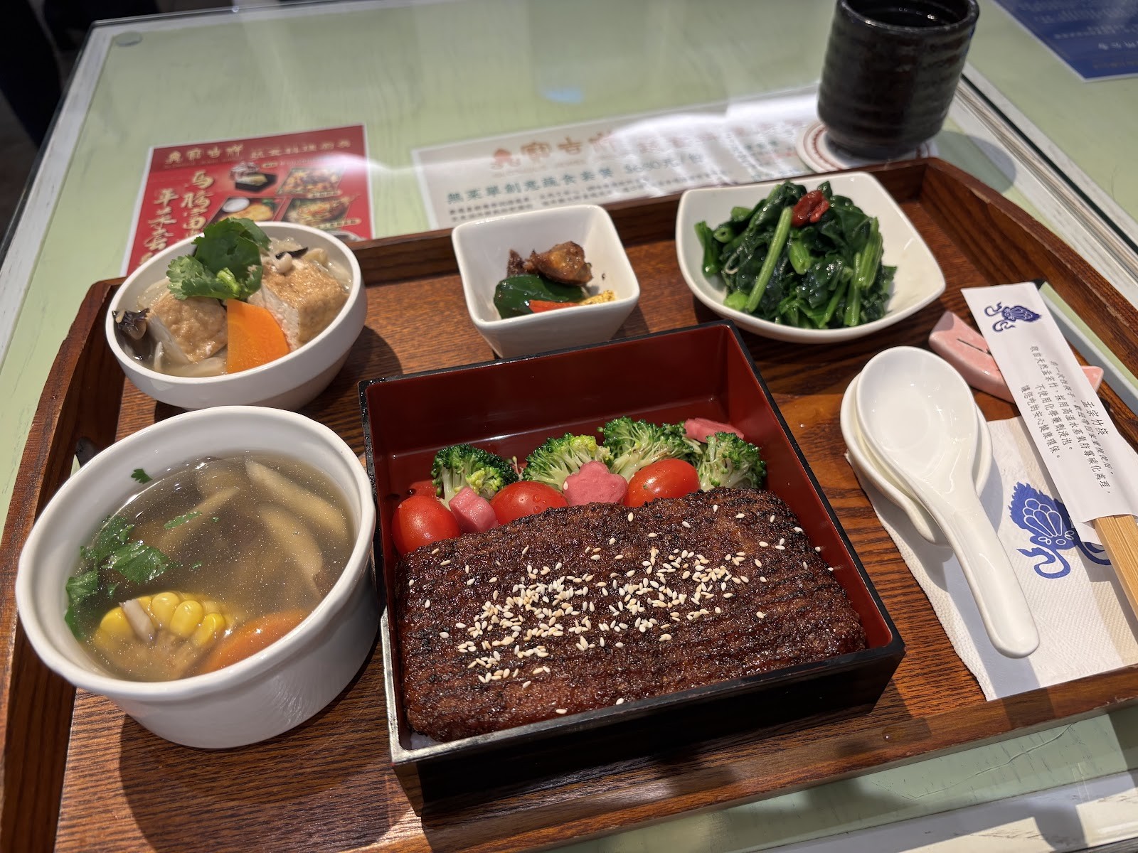 Glorious Jewel Vegetarian Cuisine: food & drinks