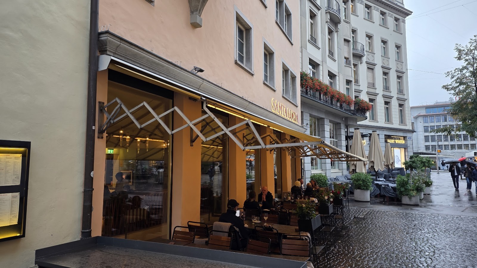 Santa Lucia Paradeplatz: the place