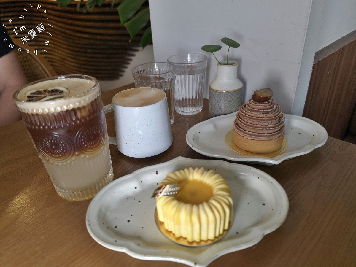綠帶純植物烘焙 GREEN BAKERY (內用時間到18:00): food & drinks