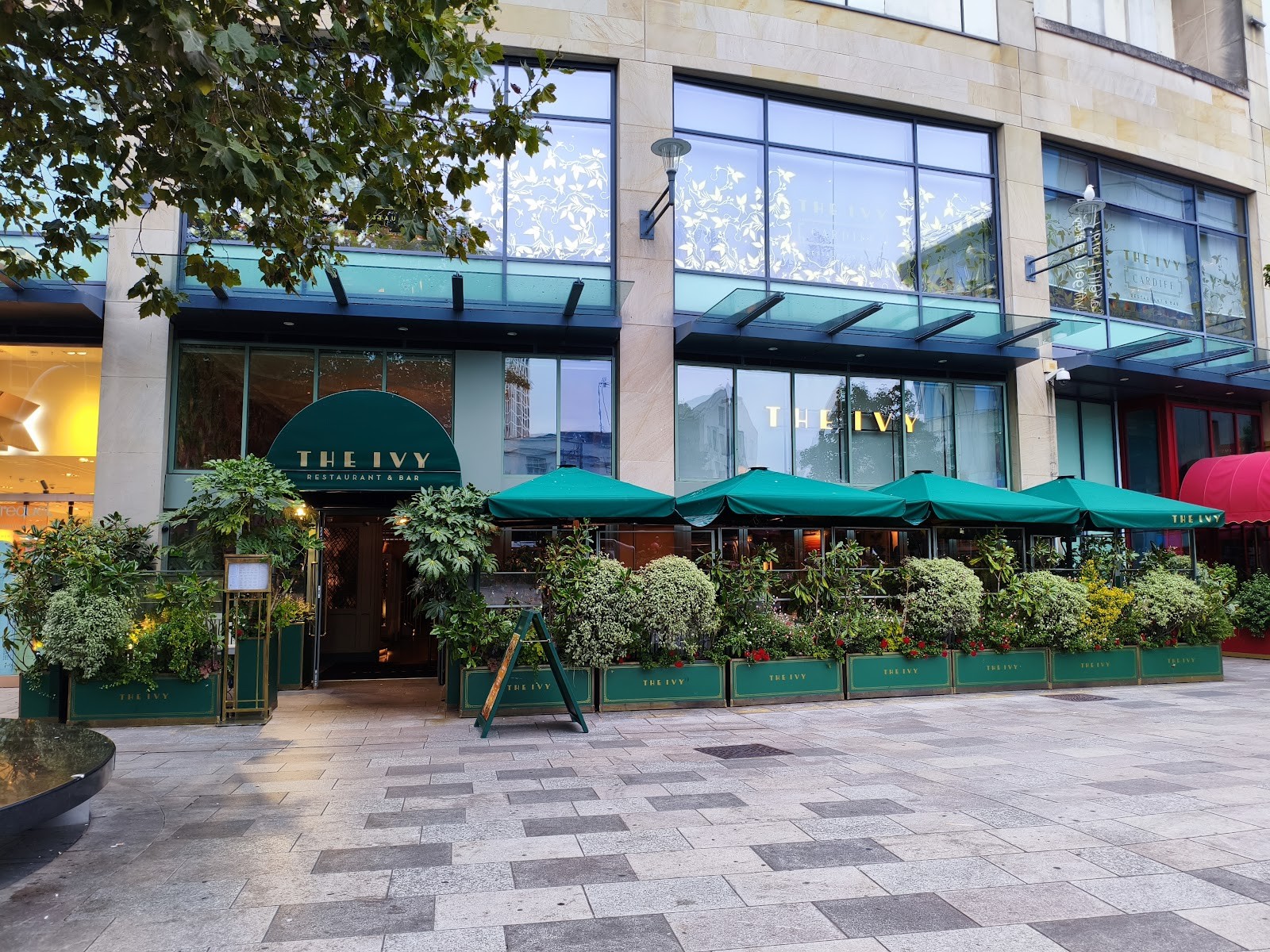 The Ivy Cardiff: the place