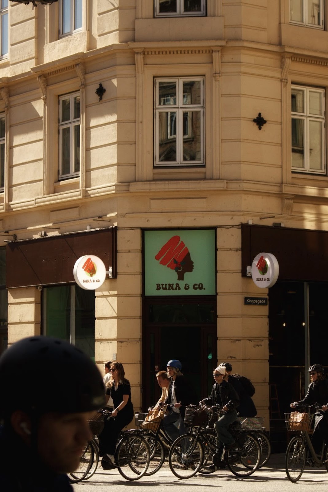 Buna & Co.: the place