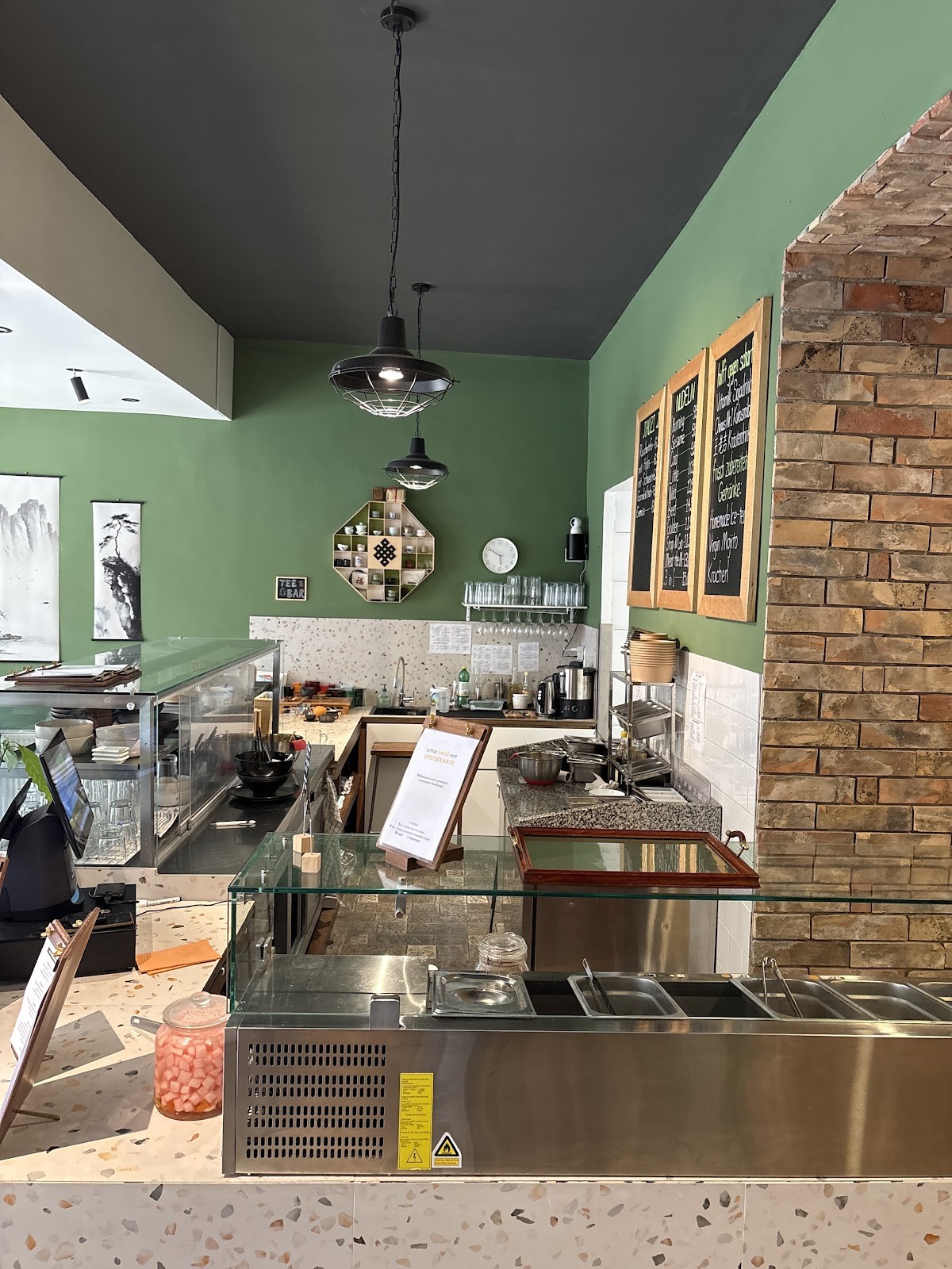 Little Noodle Hut: the place