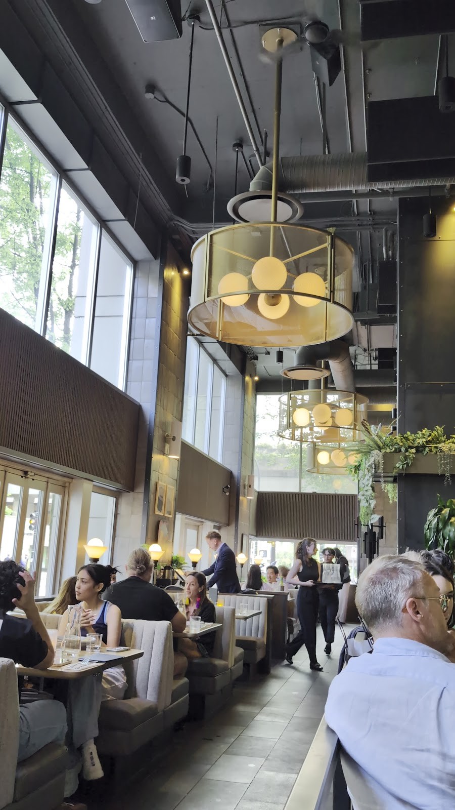 Earls Kitchen + Bar: the place