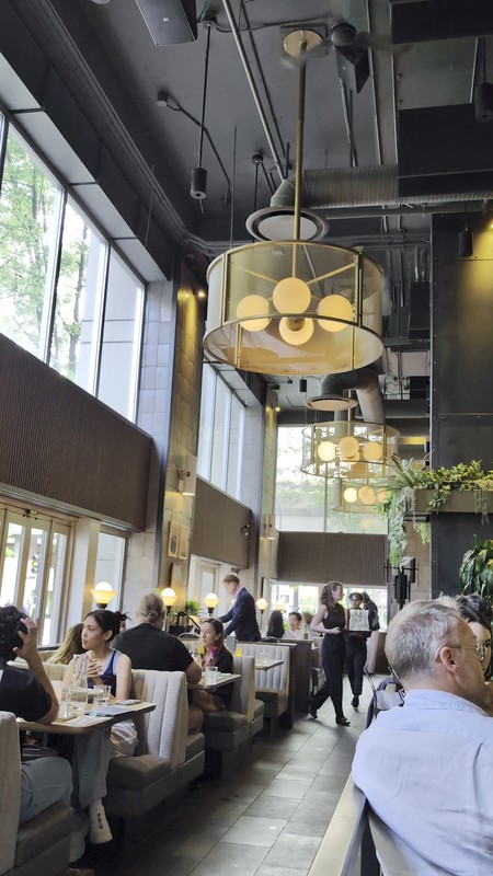 Earls Kitchen + Bar: photo 4