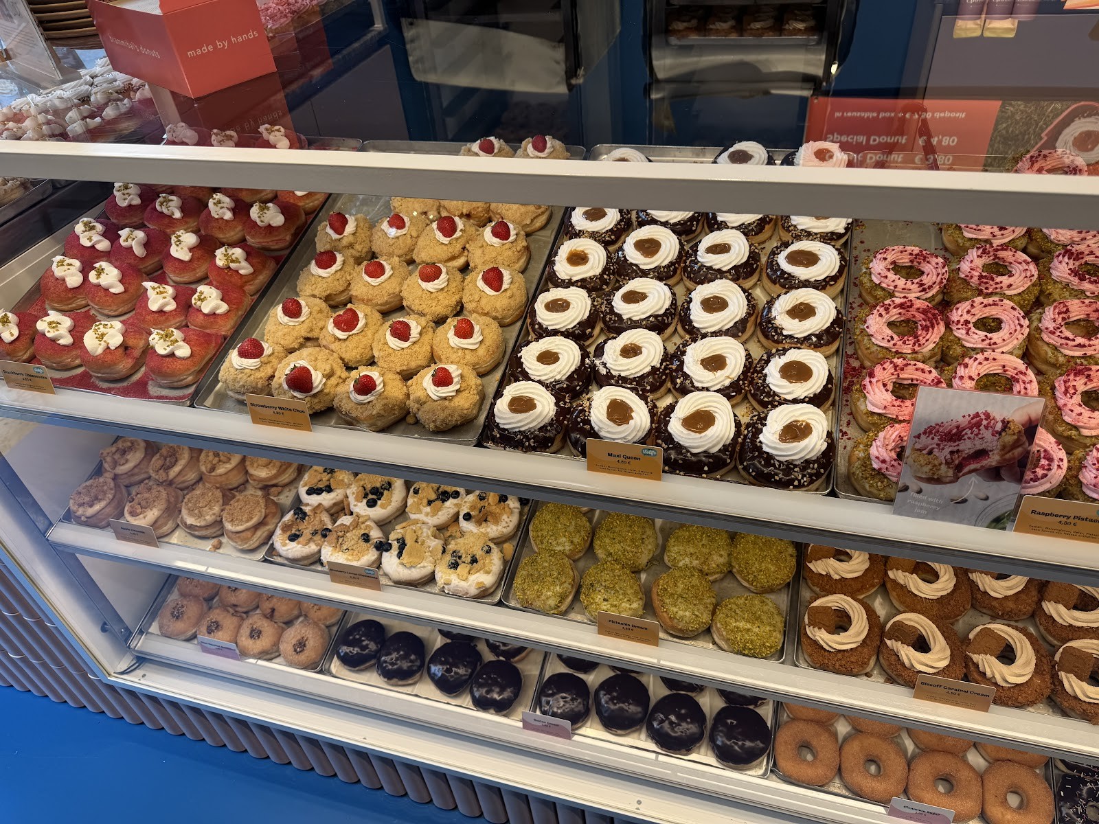 Brammibal's Donuts: food & drinks