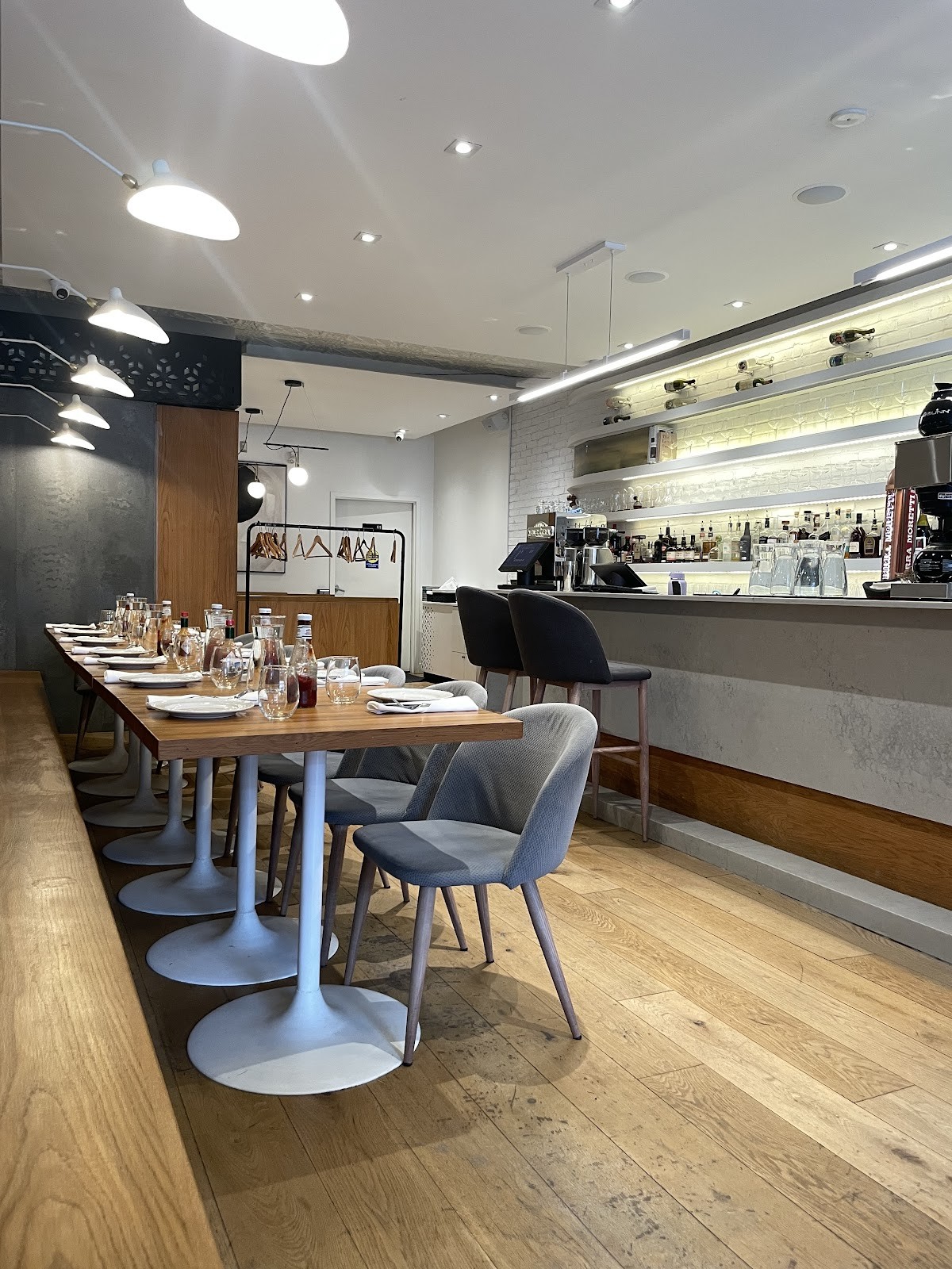 ēst Restaurant: the place