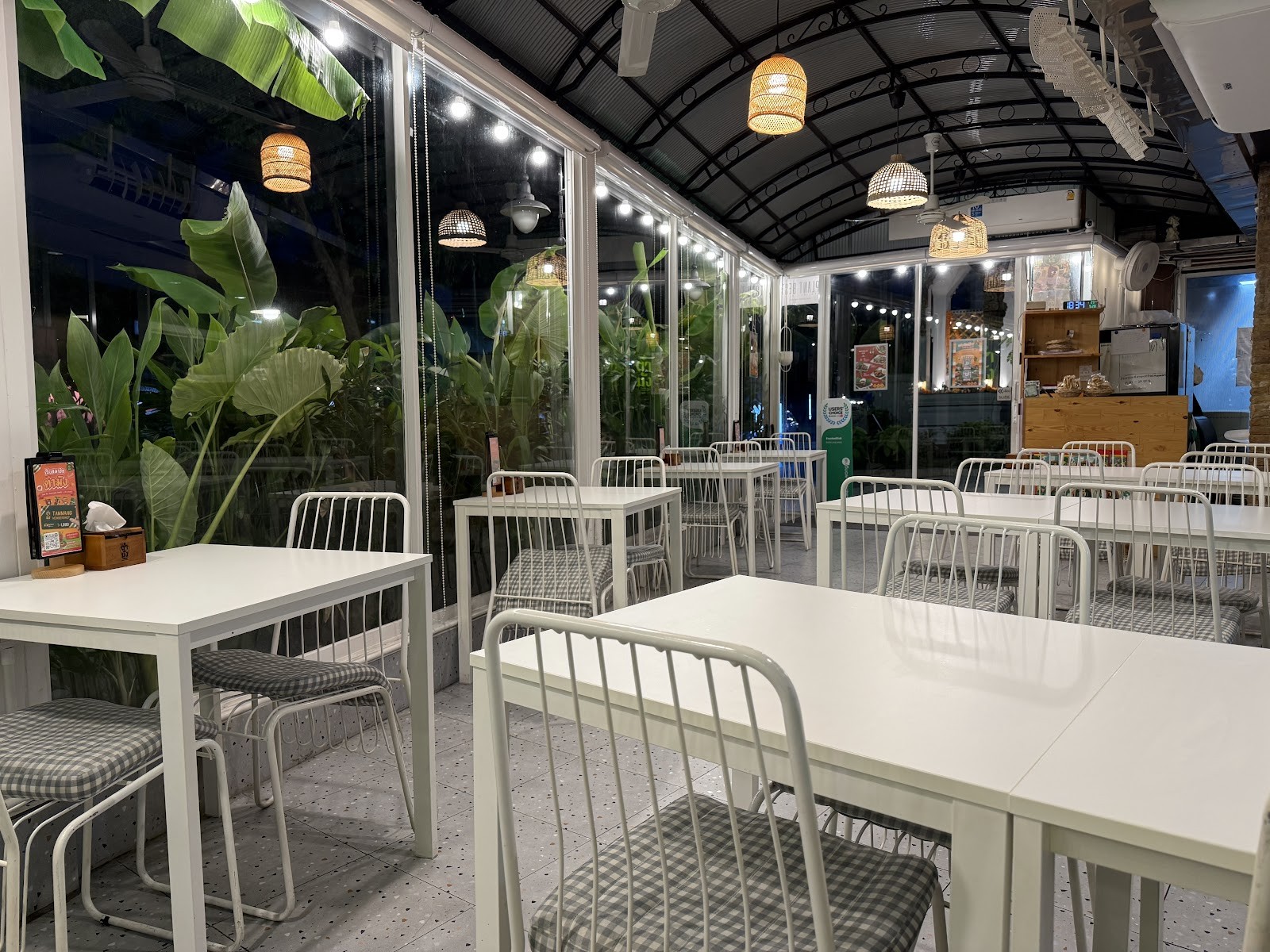 Tammang Sathorn-Charoenraj Isaan Vegan ตำมัง สาทร-เจริญราษฎร์ อีสาน เจ มังสวิรัติ วีแกน: the place