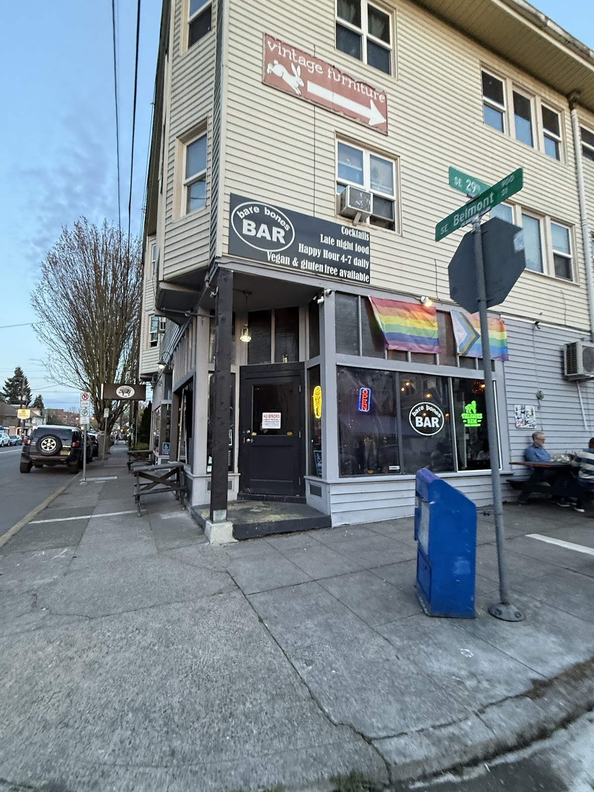 Bare Bones Cafe & Bar: the place