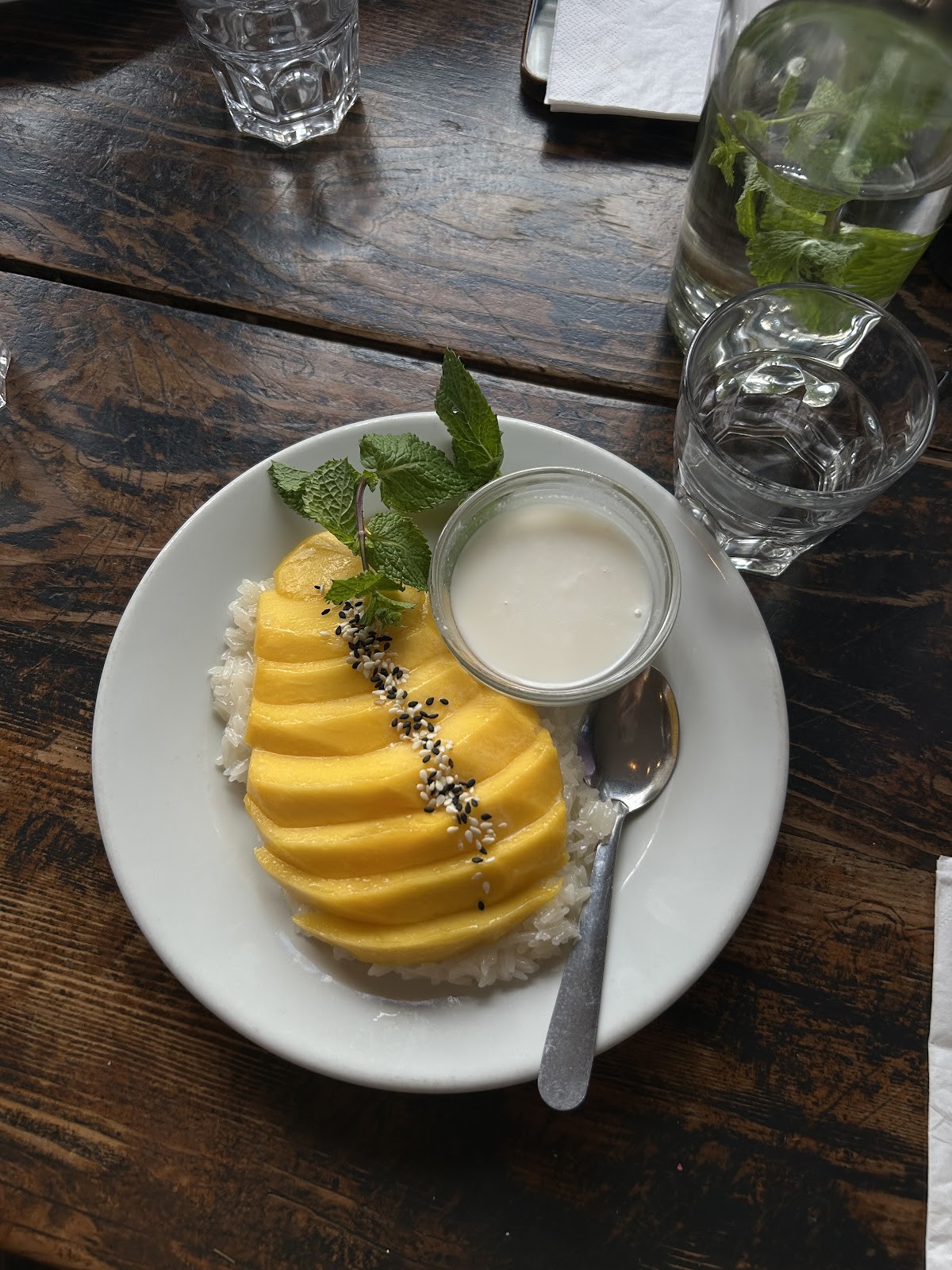 Ya Lamaï Thaï Restaurant: food & drinks
