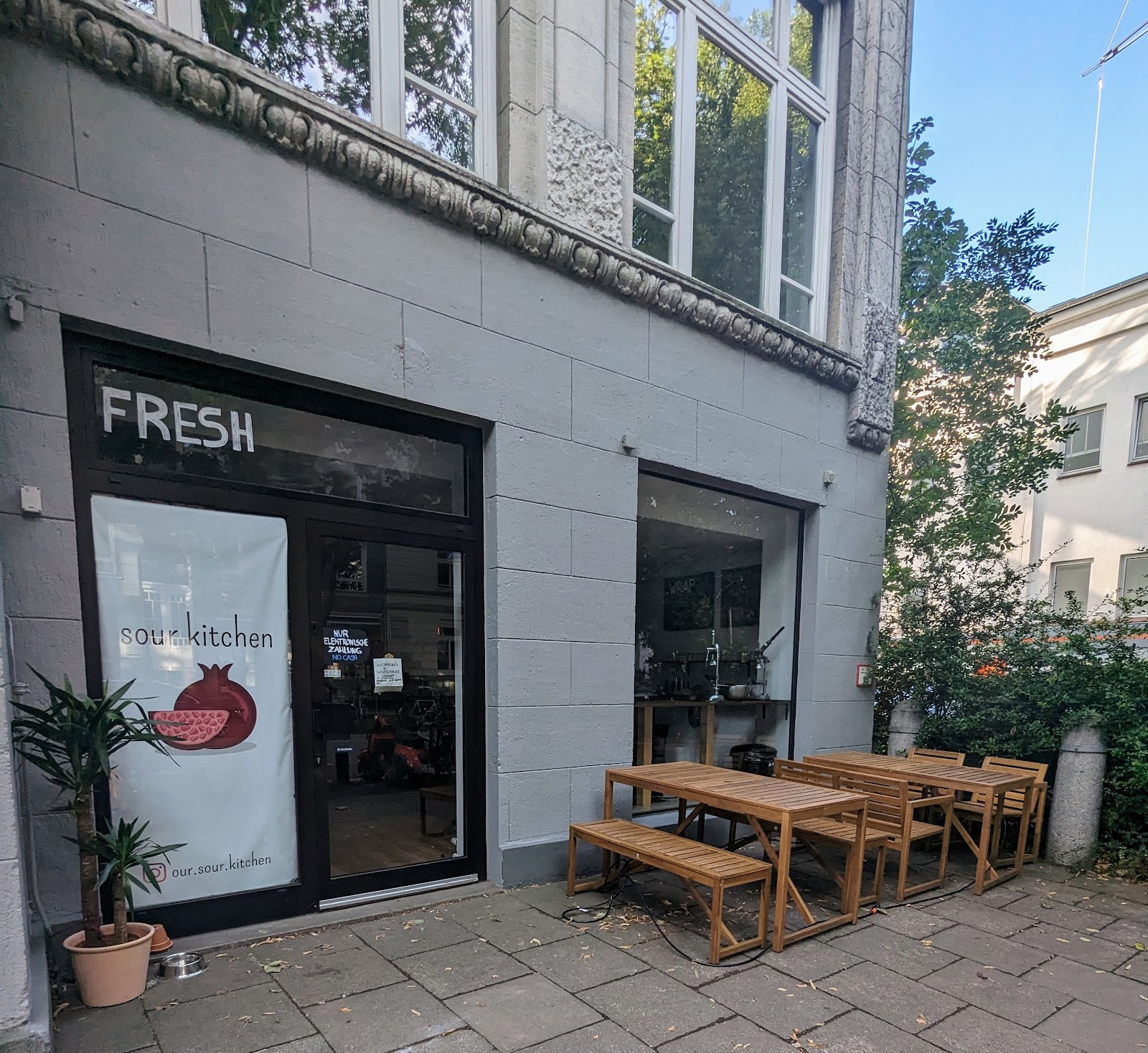 VRAPS by sour kitchen | vegan Çiğ Köfte wraps: the place