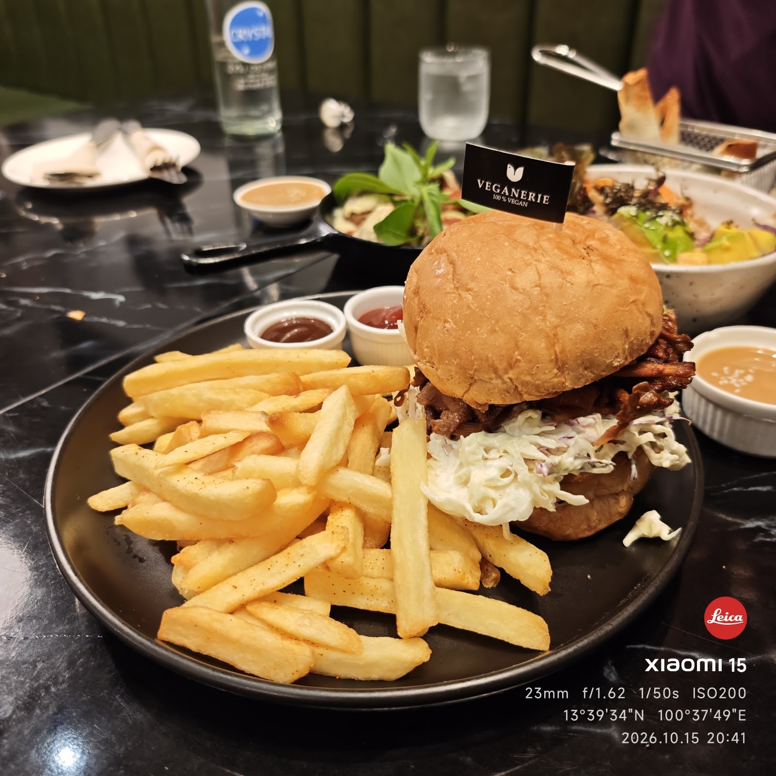 素食弘法: food & drinks