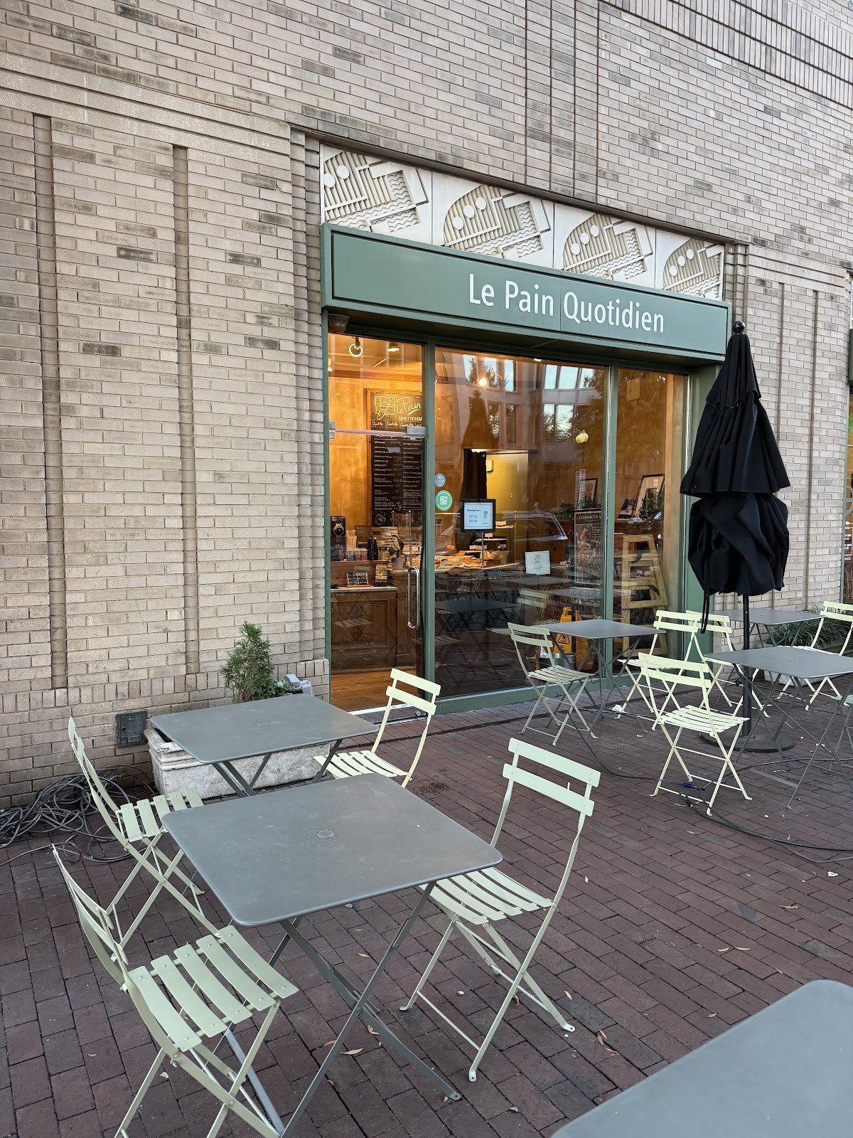 Le Pain Quotidien: the place