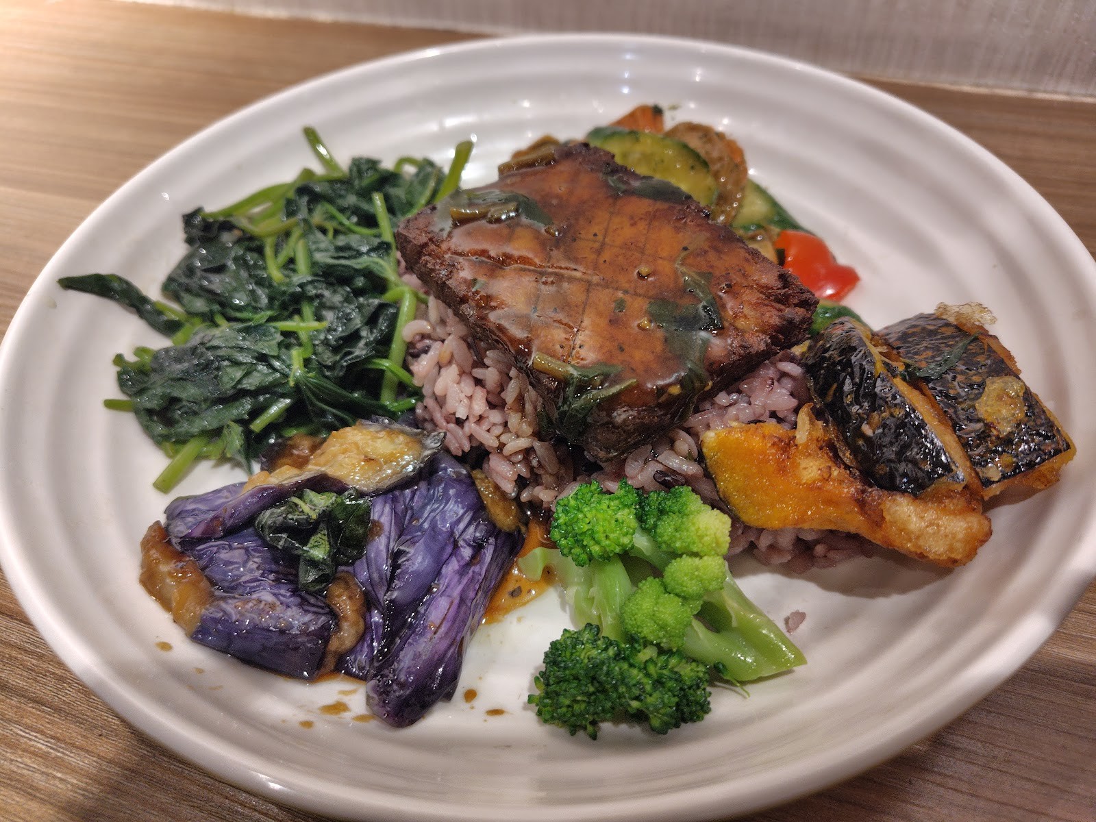 Jiā Hé 家和素食: food & drinks