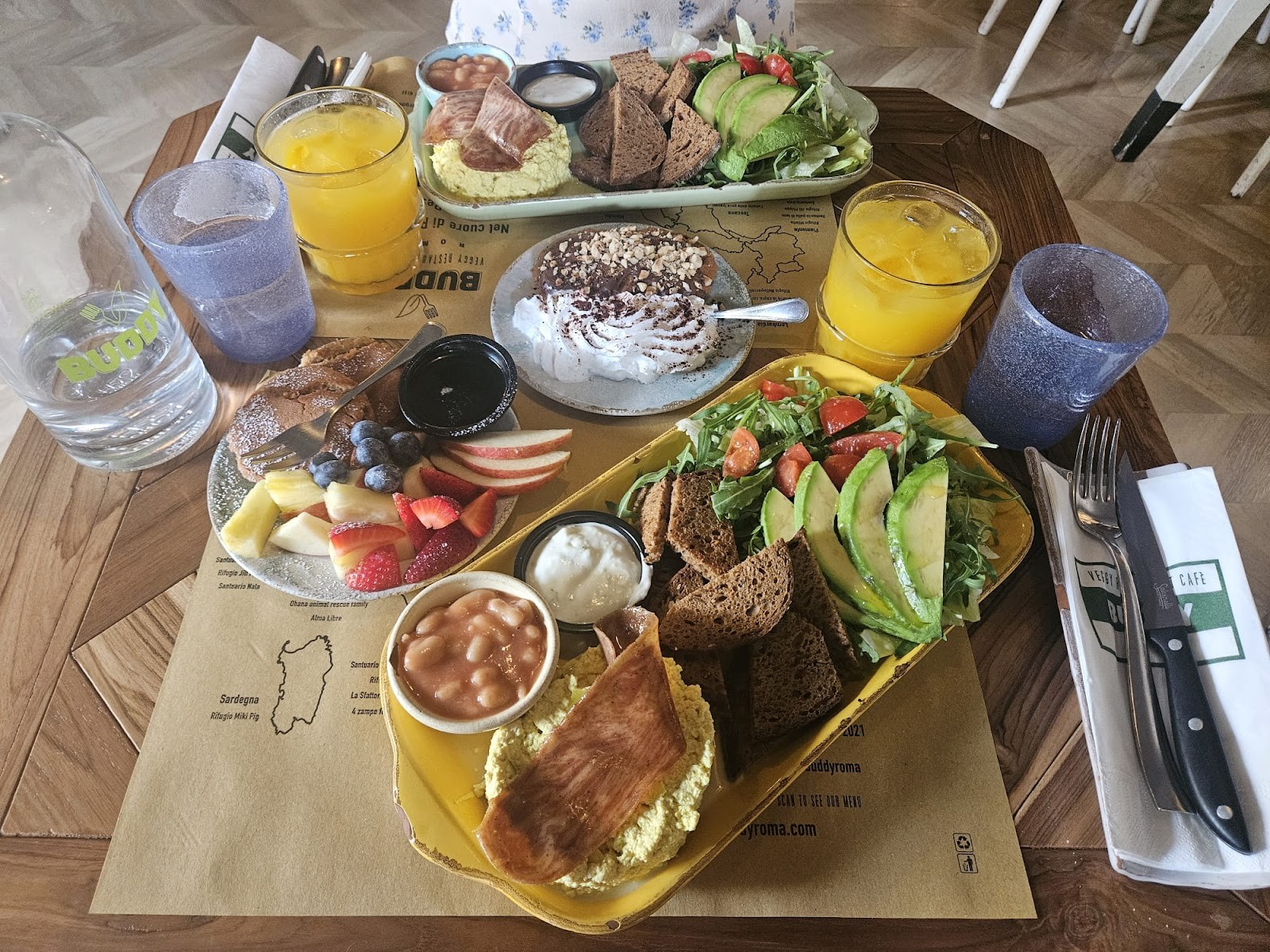 Buddy Veggy Restaurant Cafè: food & drinks