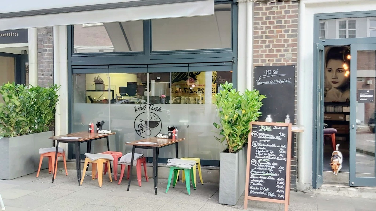 Phở Tình: the place