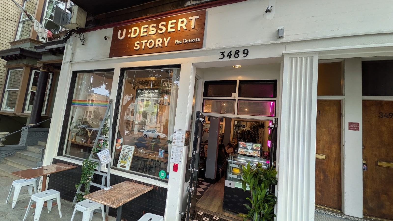 U :Dessert Story: the place