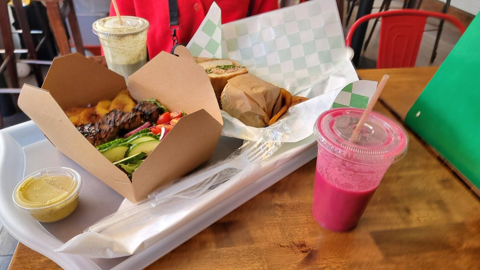 Pasa Pasa juice bar and food: food & drinks