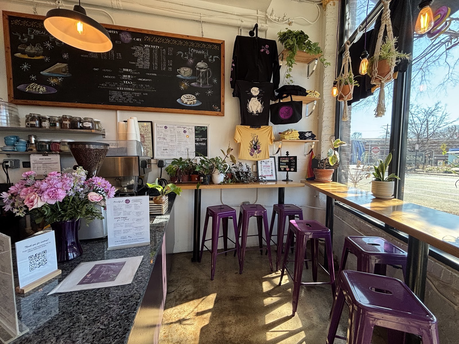 Dulce Vegan Bakery & Cafe: the place