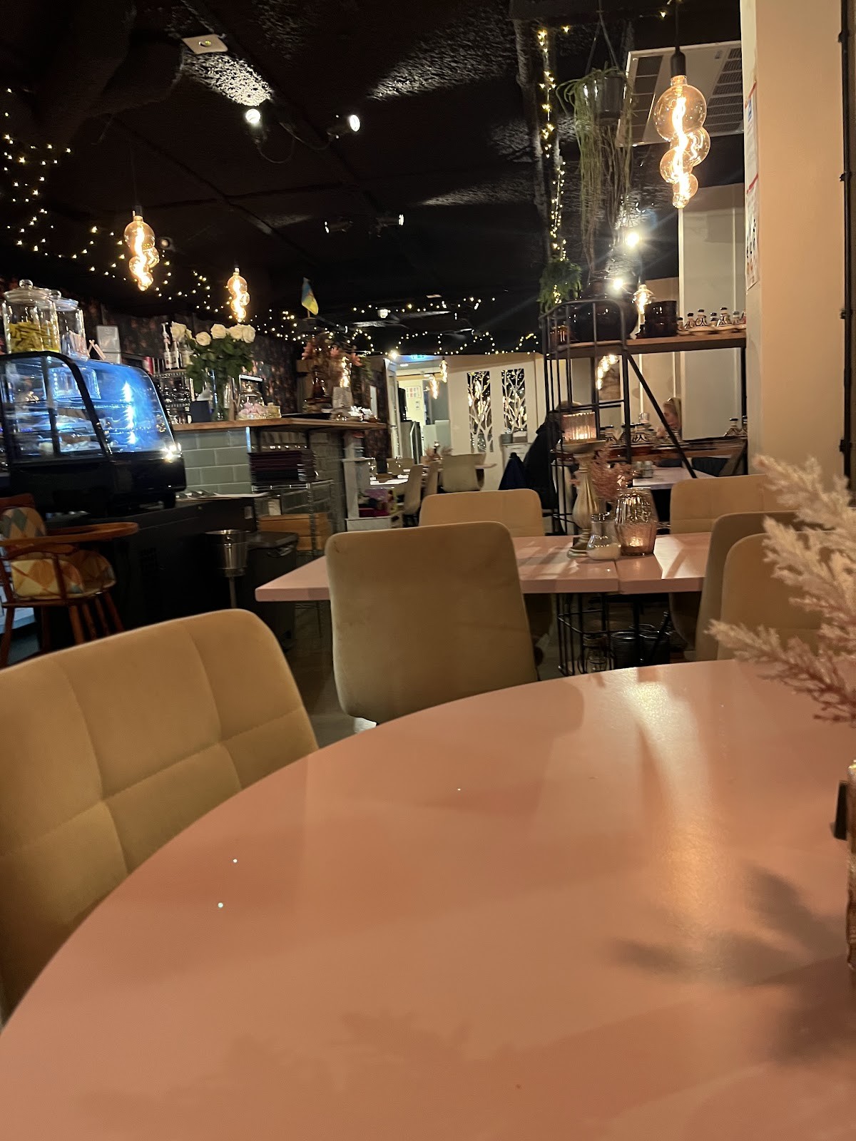 bistro kaya: the place