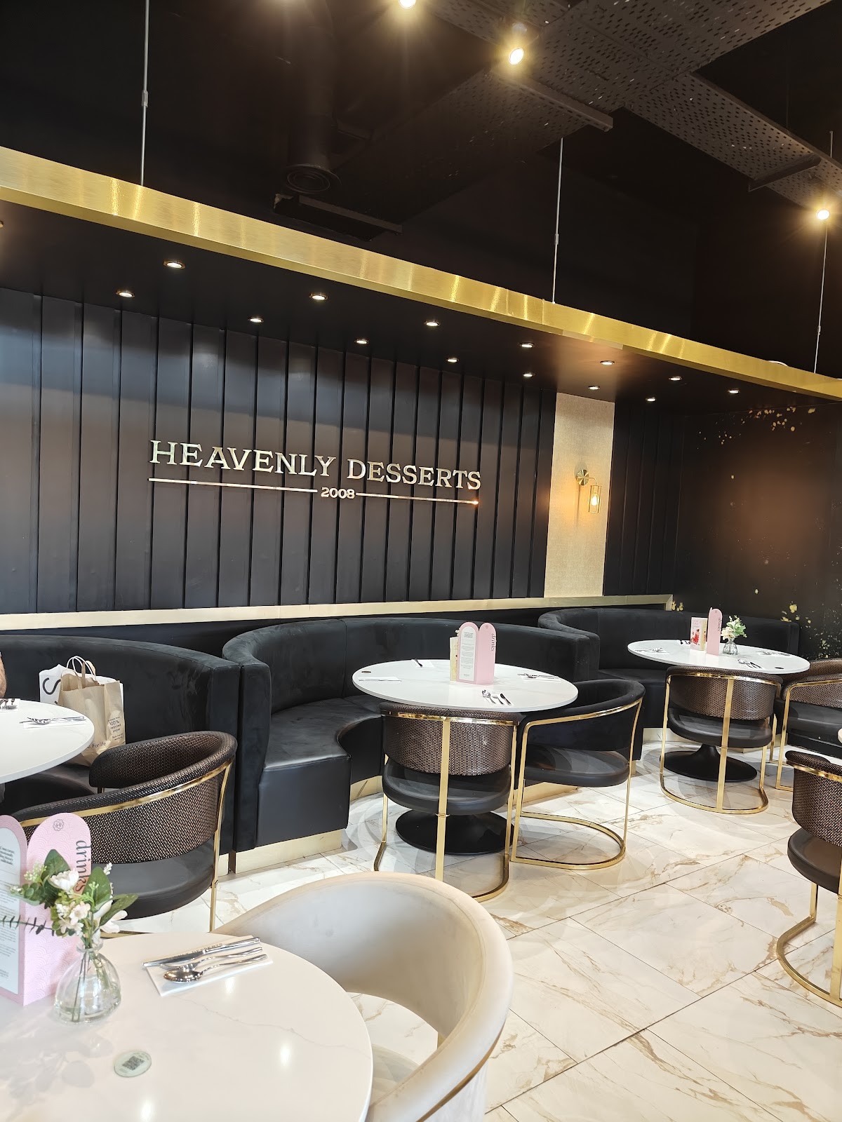 Heavenly Desserts Glasgow Fort: the place