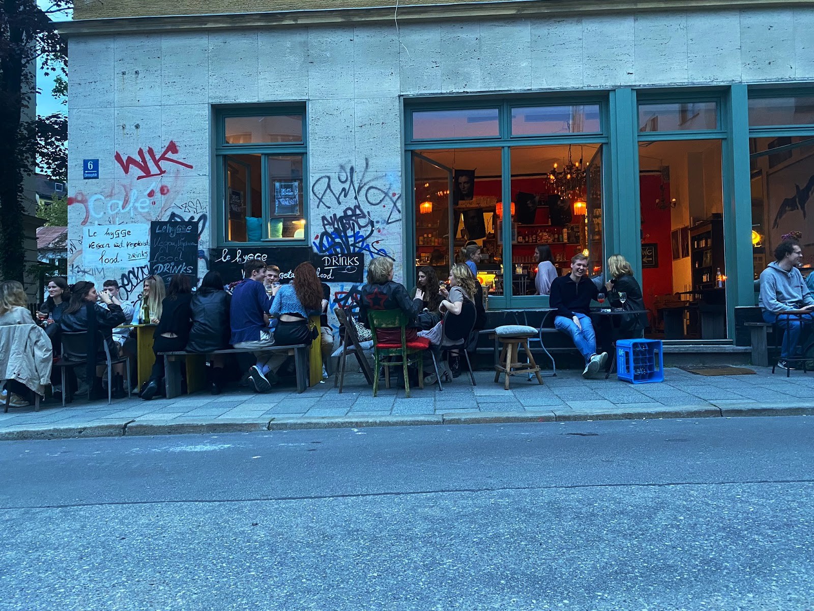 Café le hygge: the place