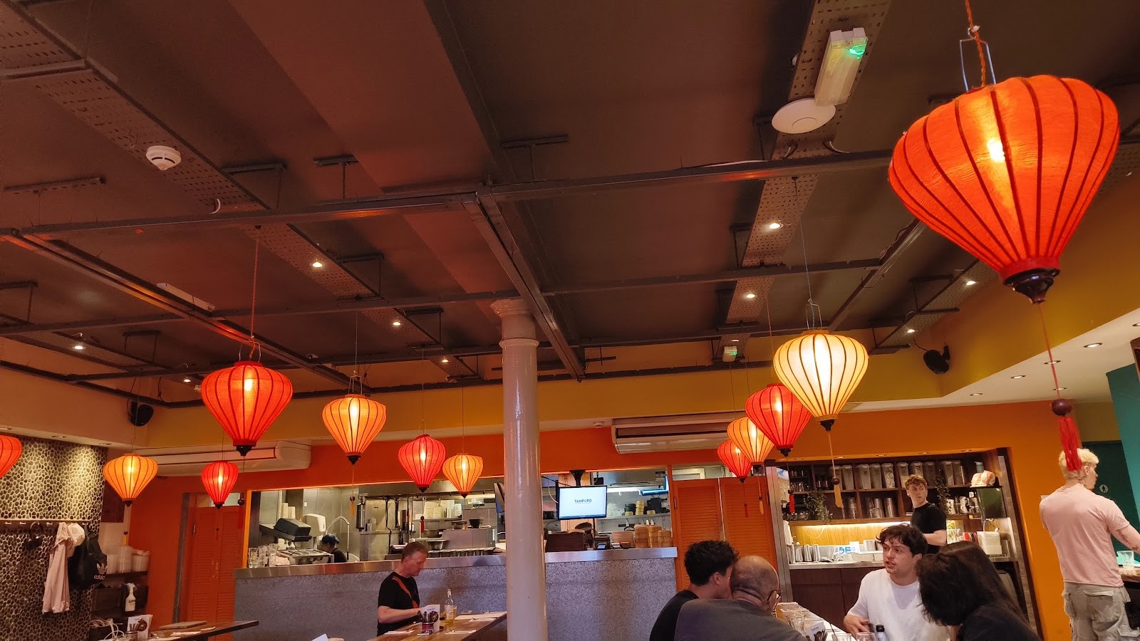 Tampopo Albert Square: the place