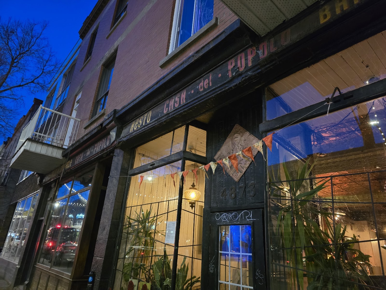 Casa Del Popolo: the place