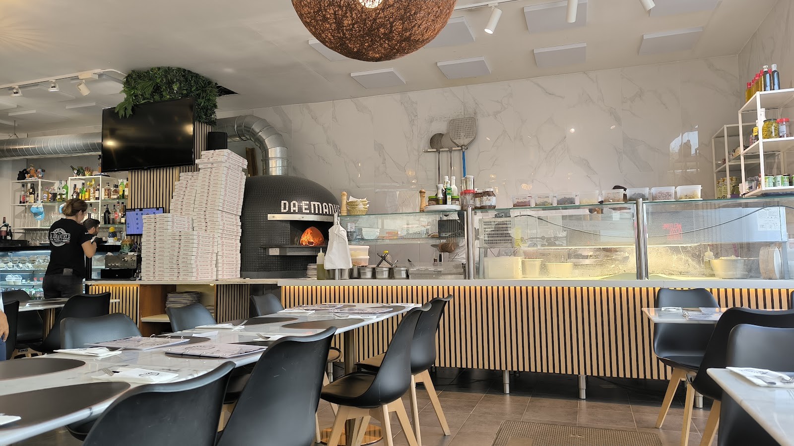 Pizzeria Da Emanuele Napolitana: the place