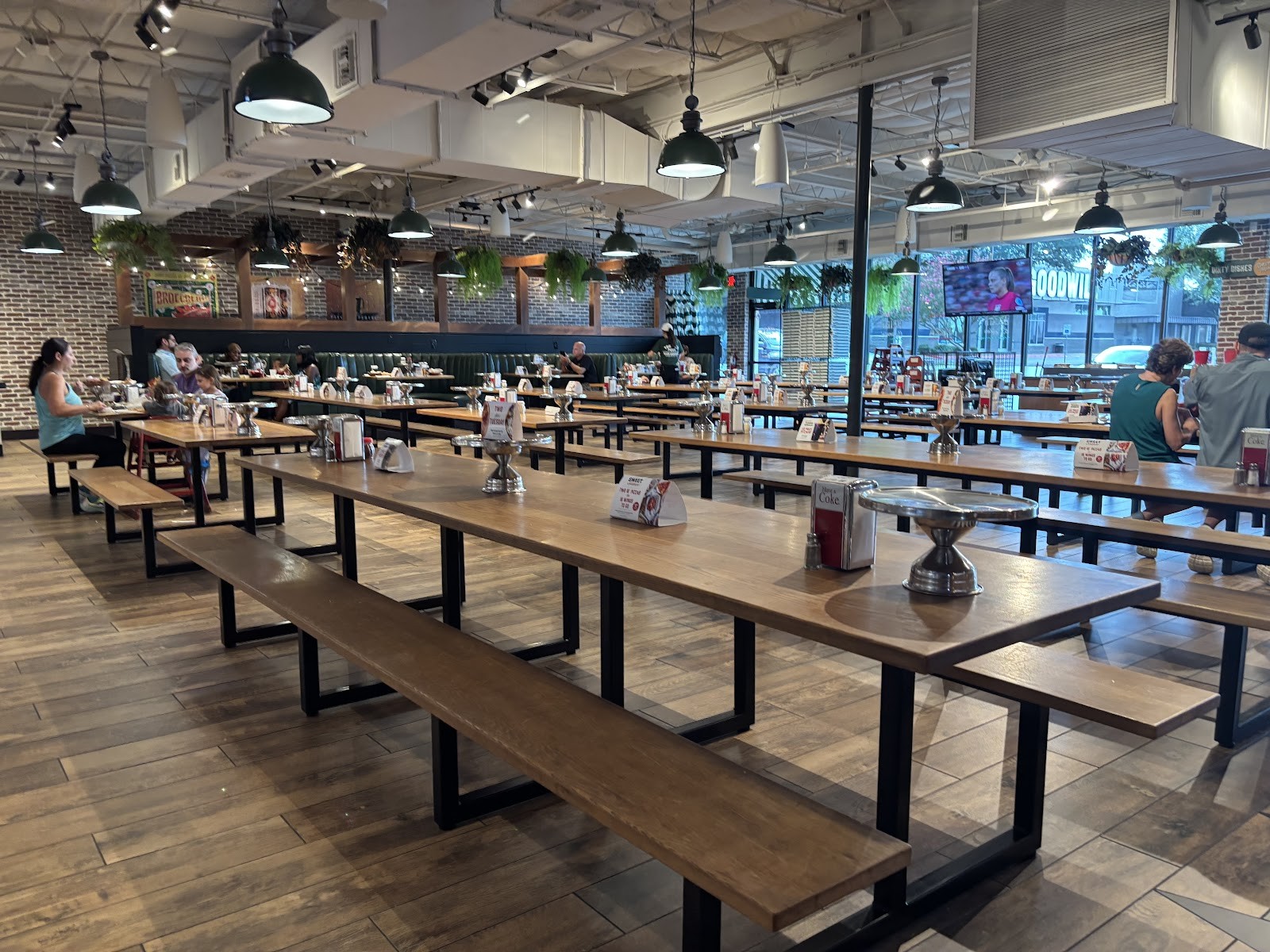 Tony C's Pizza & Beer Garden - Anderson Lane: the place