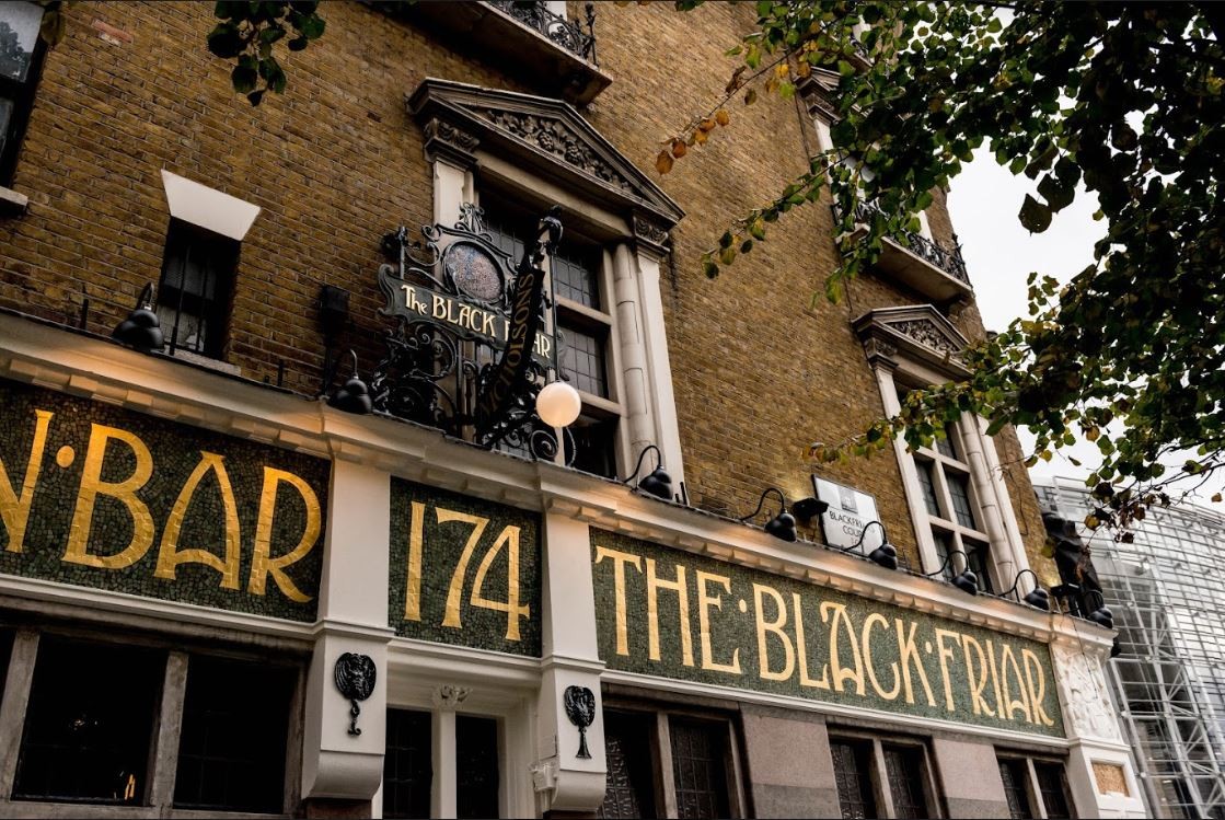 The Blackfriar: the place