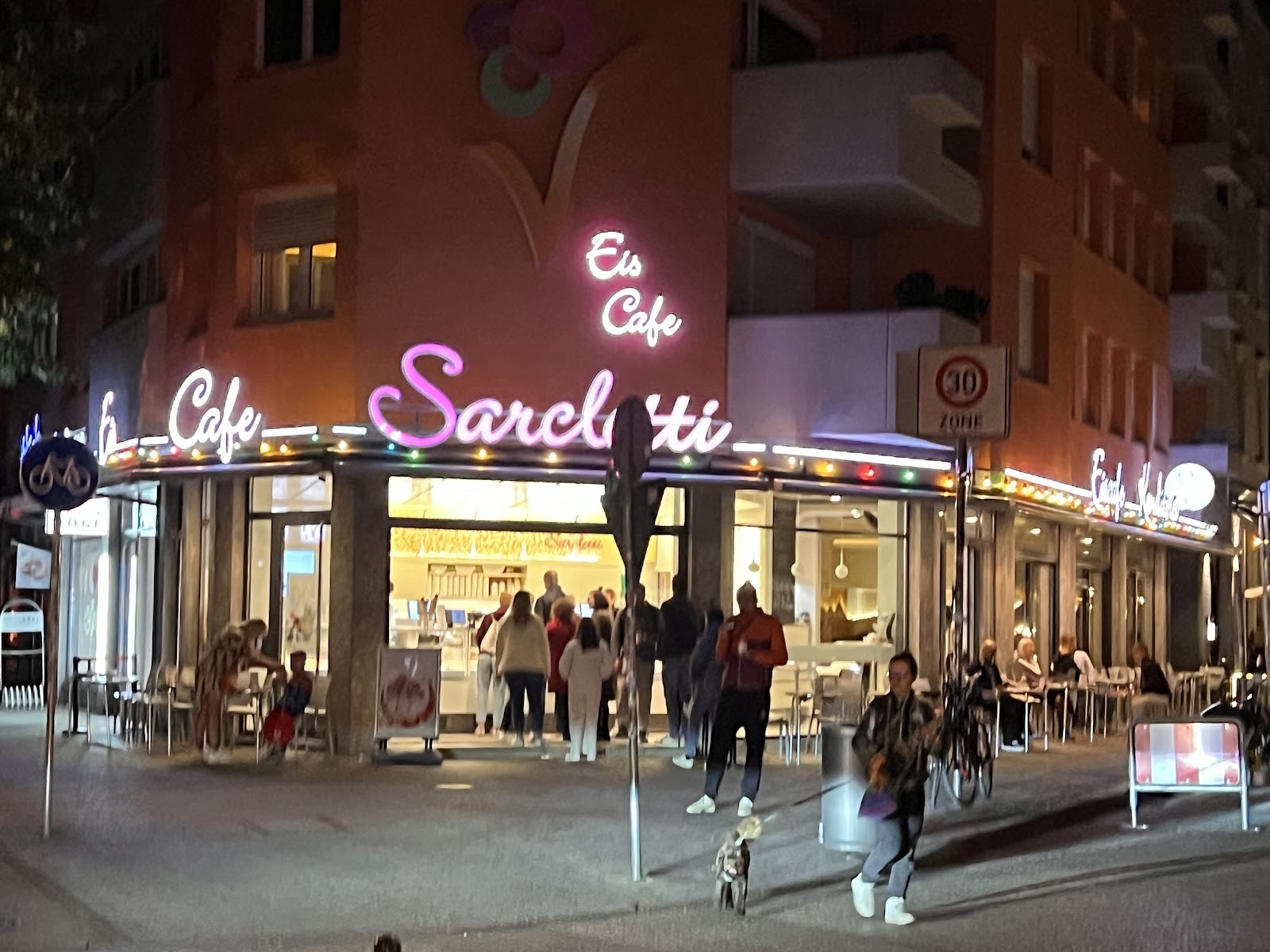 Eiscafé Sarcletti: the place