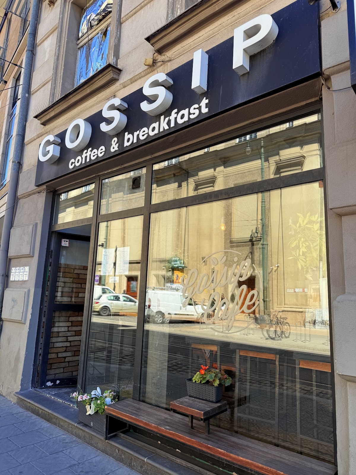 Gossip Cafe: the place