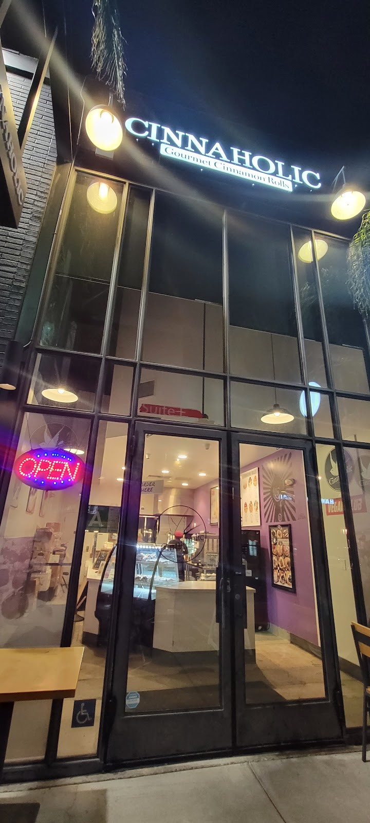 Cinnaholic: the place