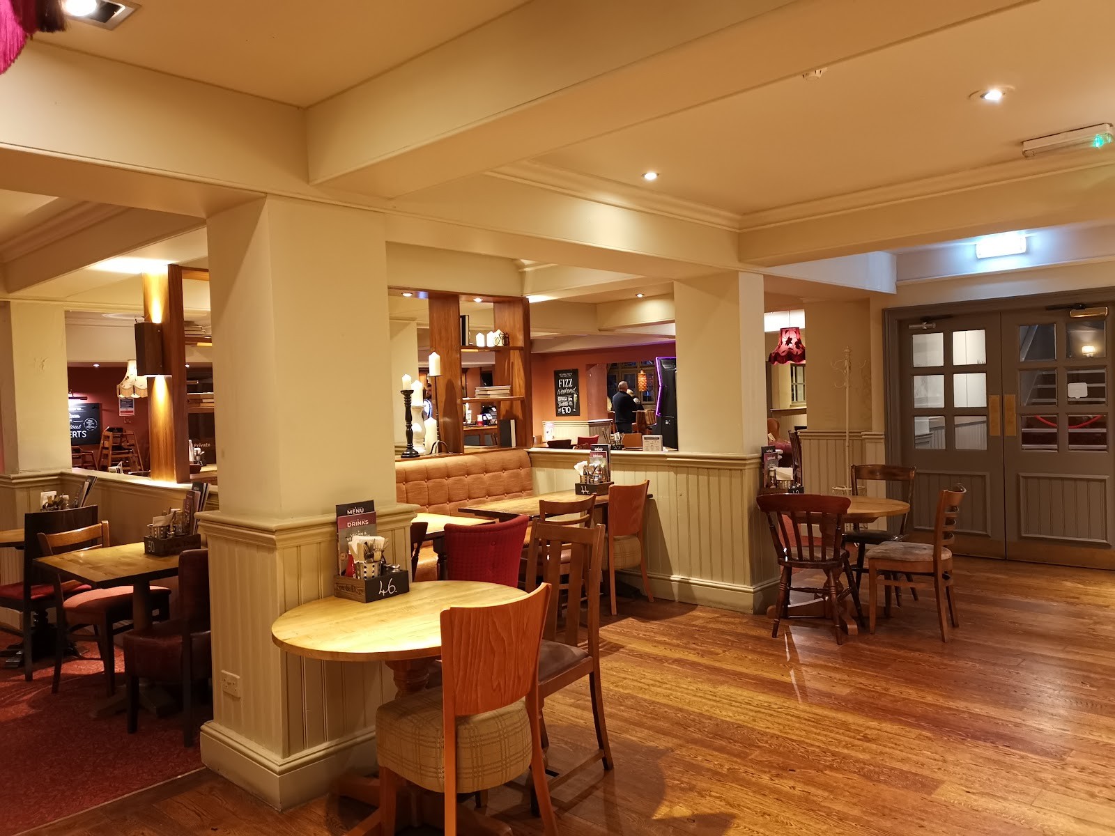 Fox & Dogs Sutton: the place