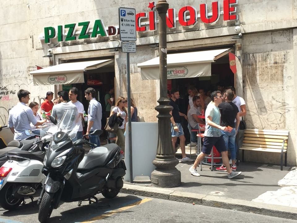 PIZZA DAI CINQUE: the place