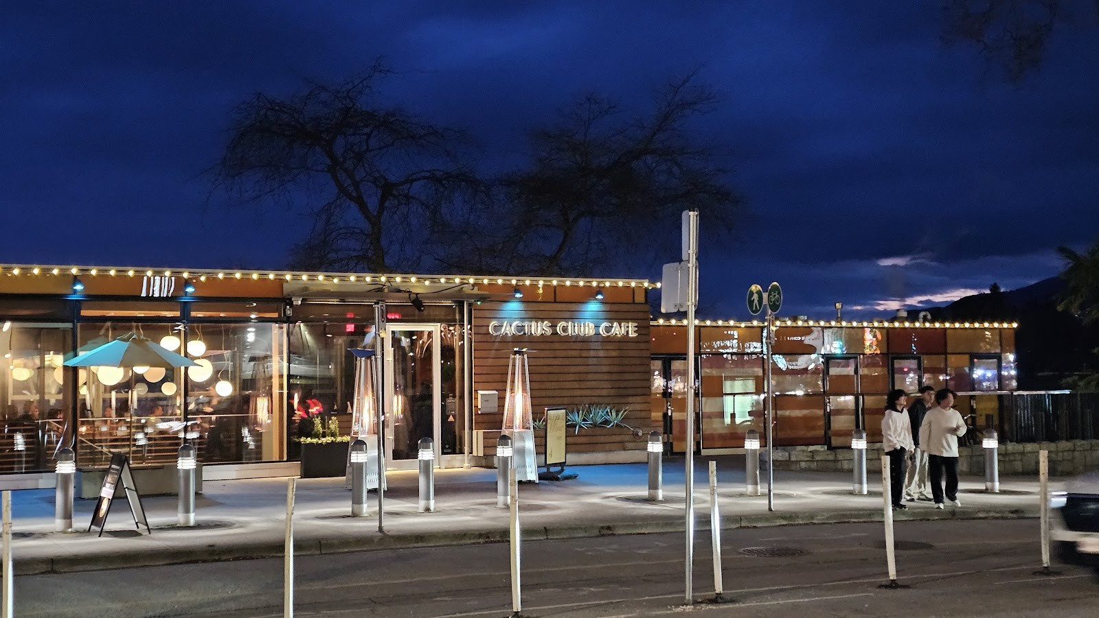 Cactus Club Cafe: the place